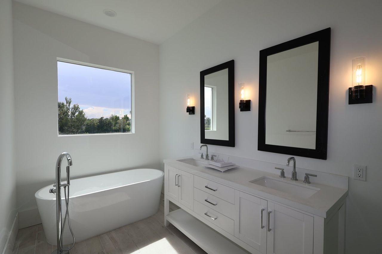 Salerno Reserve - Single Family Bathroom