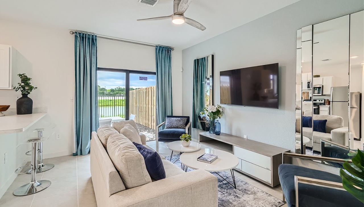 Palm Cay - Family Room