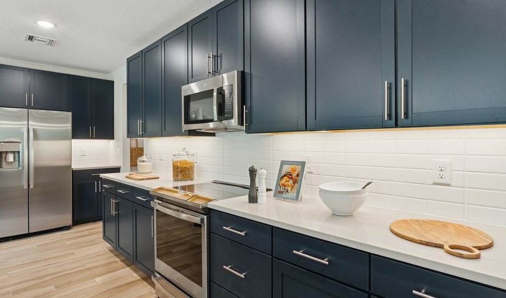 Aspire at Port St. Lucie - Kitchen