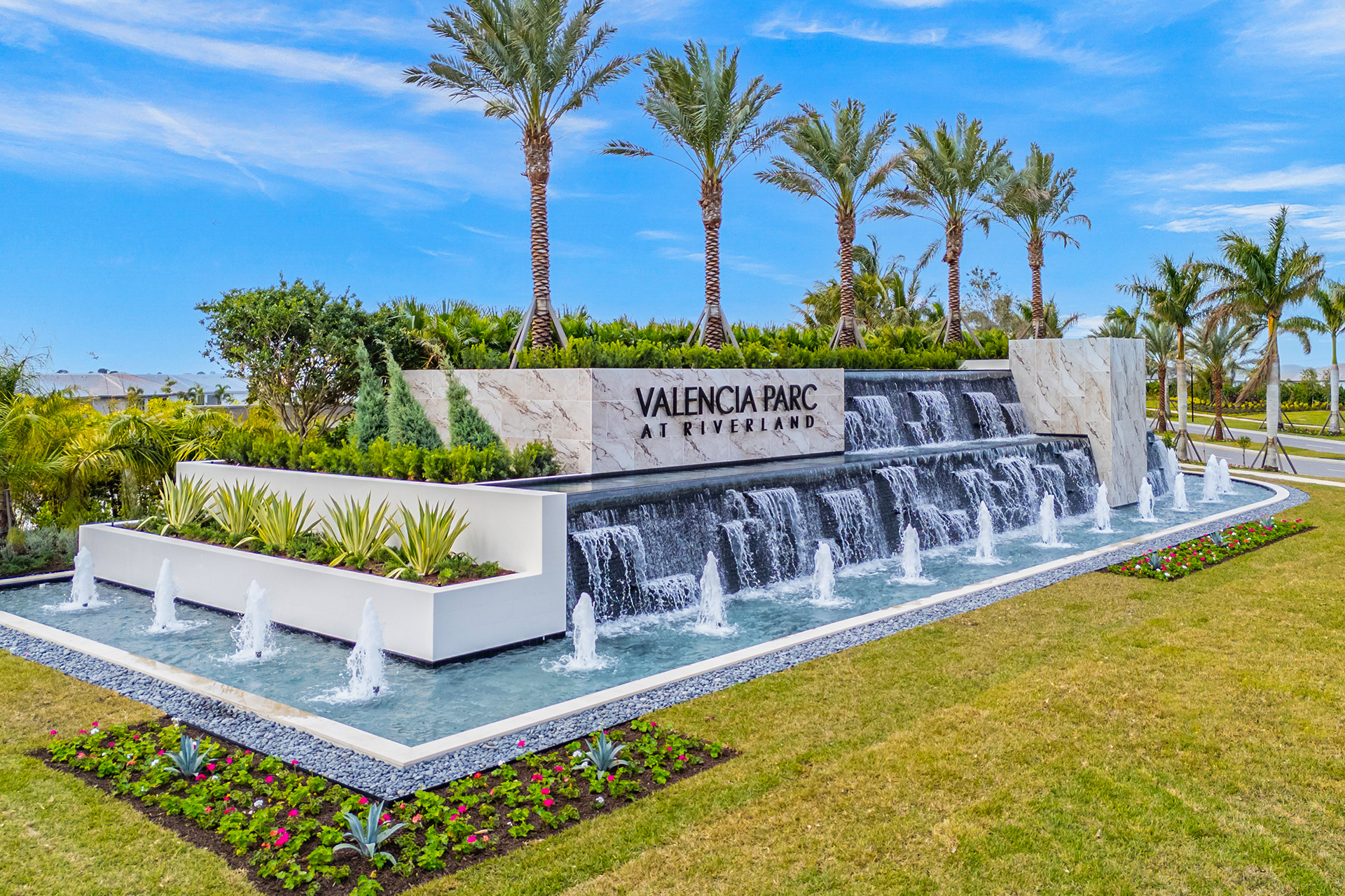 Valencia Parc at Riverland - Stunning Water Features