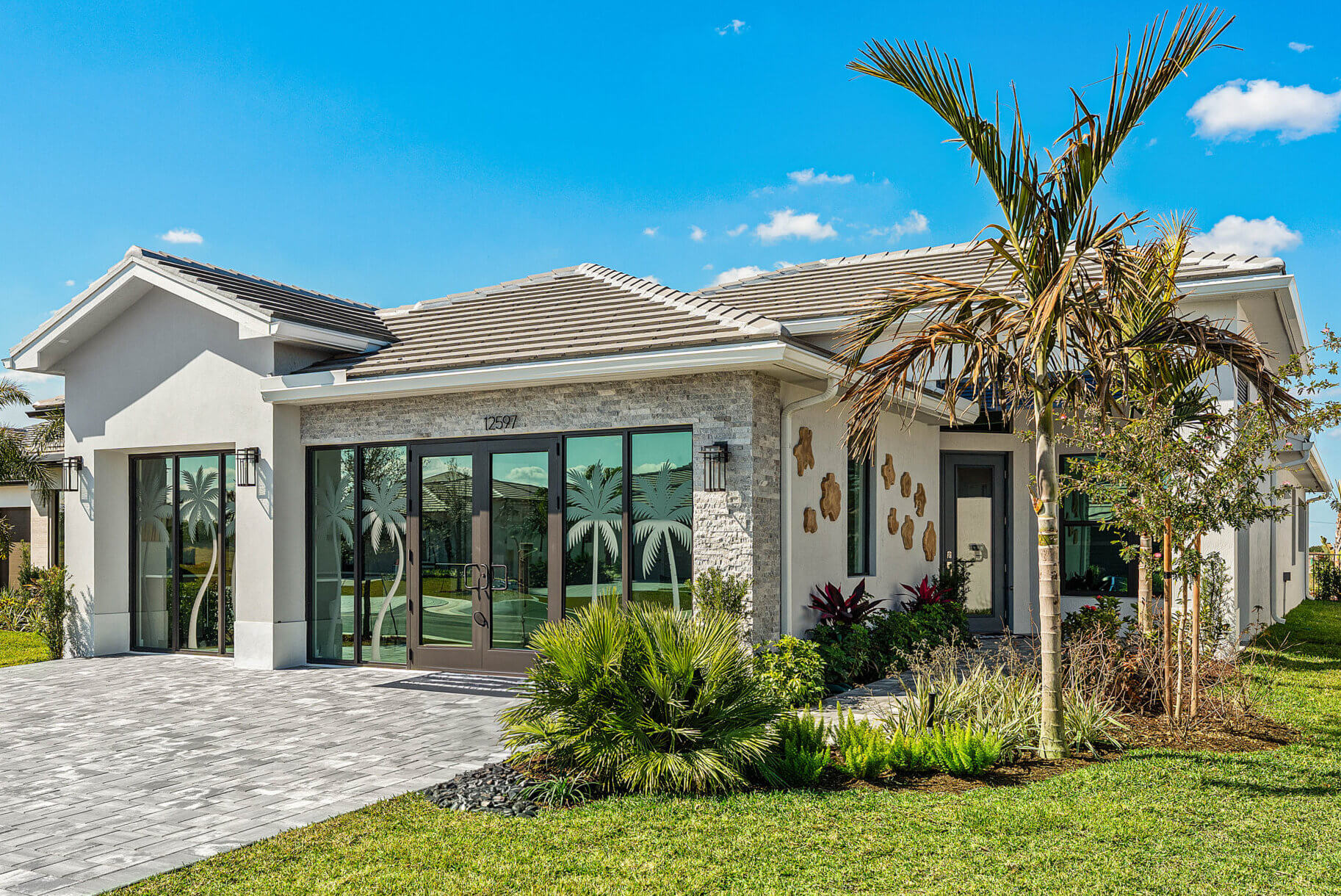 Pacifica - Exterior