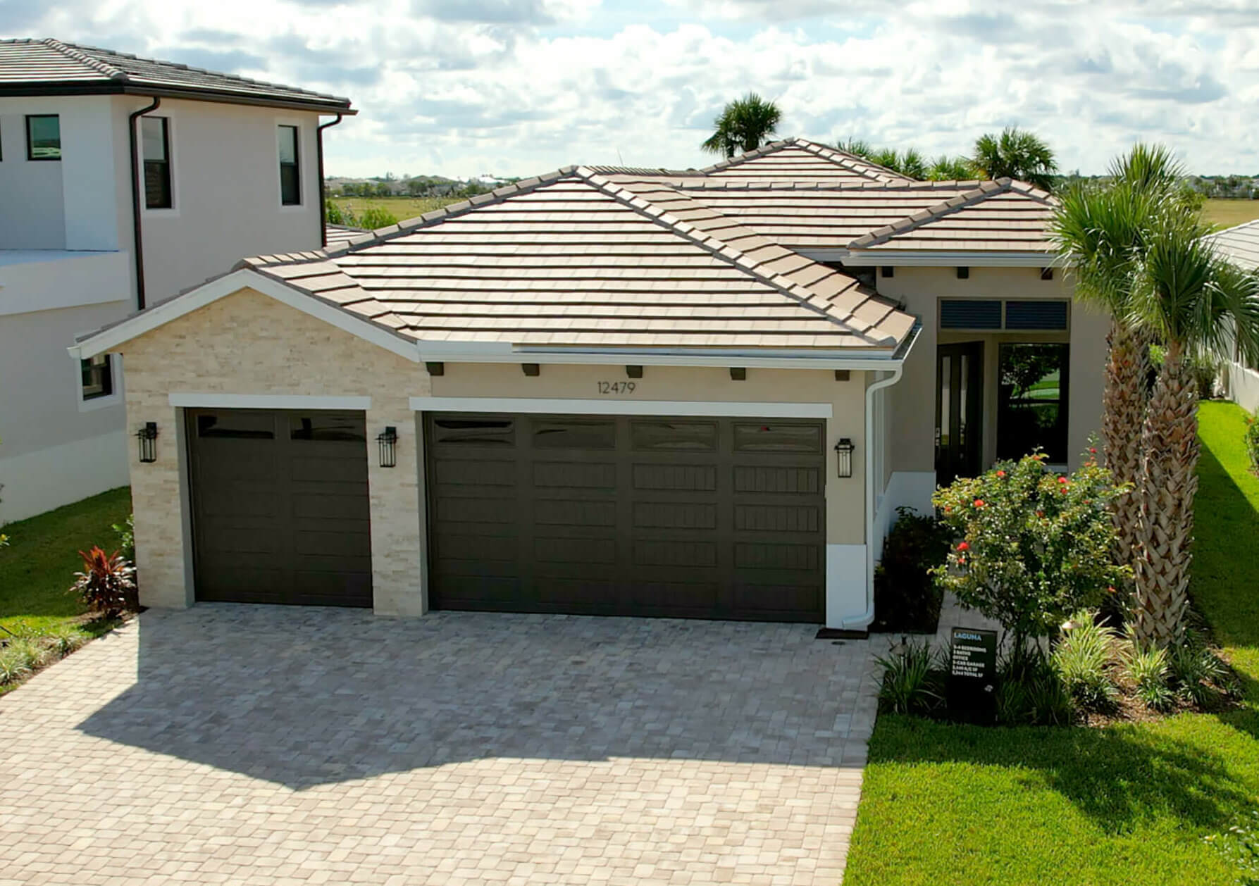 Laguna - Exterior