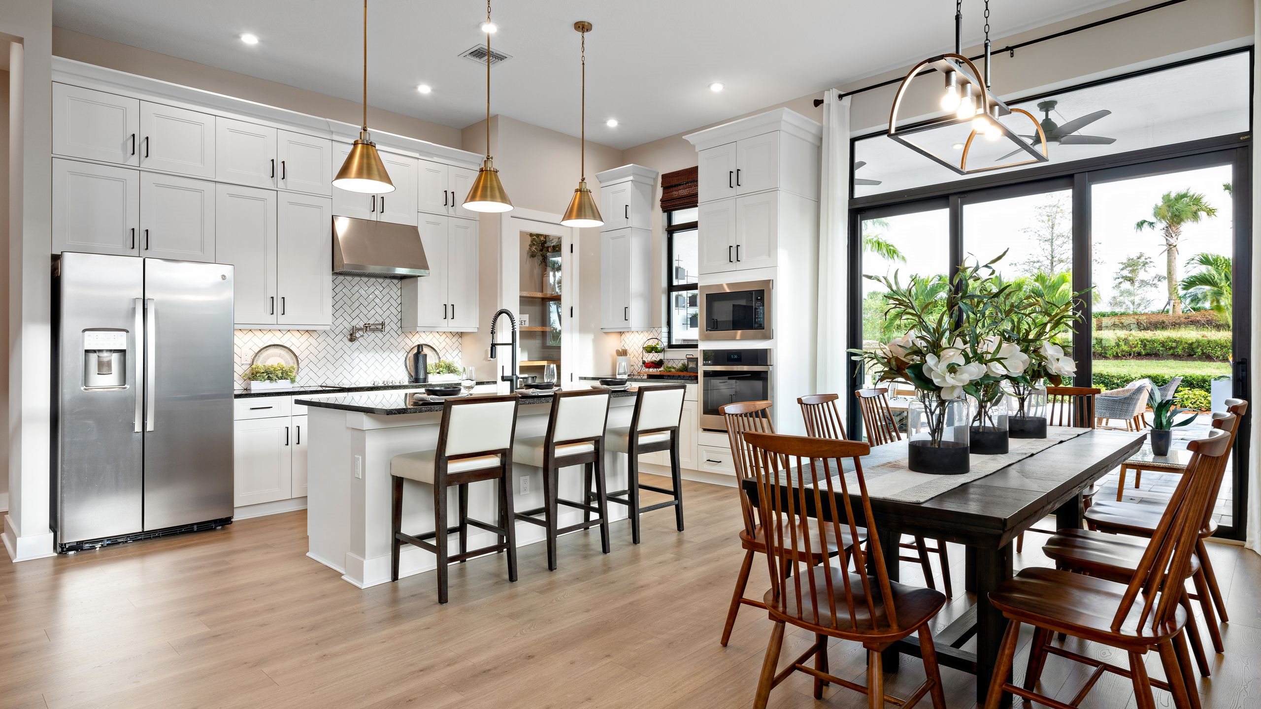 Grace - Dining to Kitchen