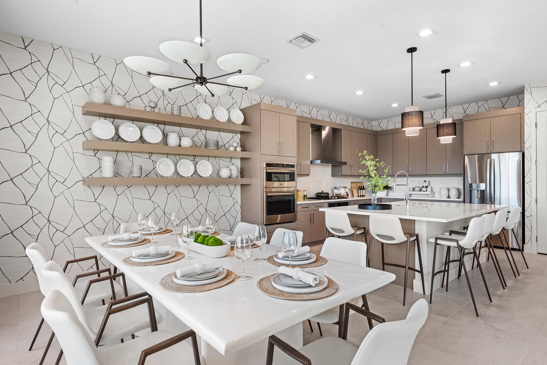 Lynx - Dining Room & Kitchen