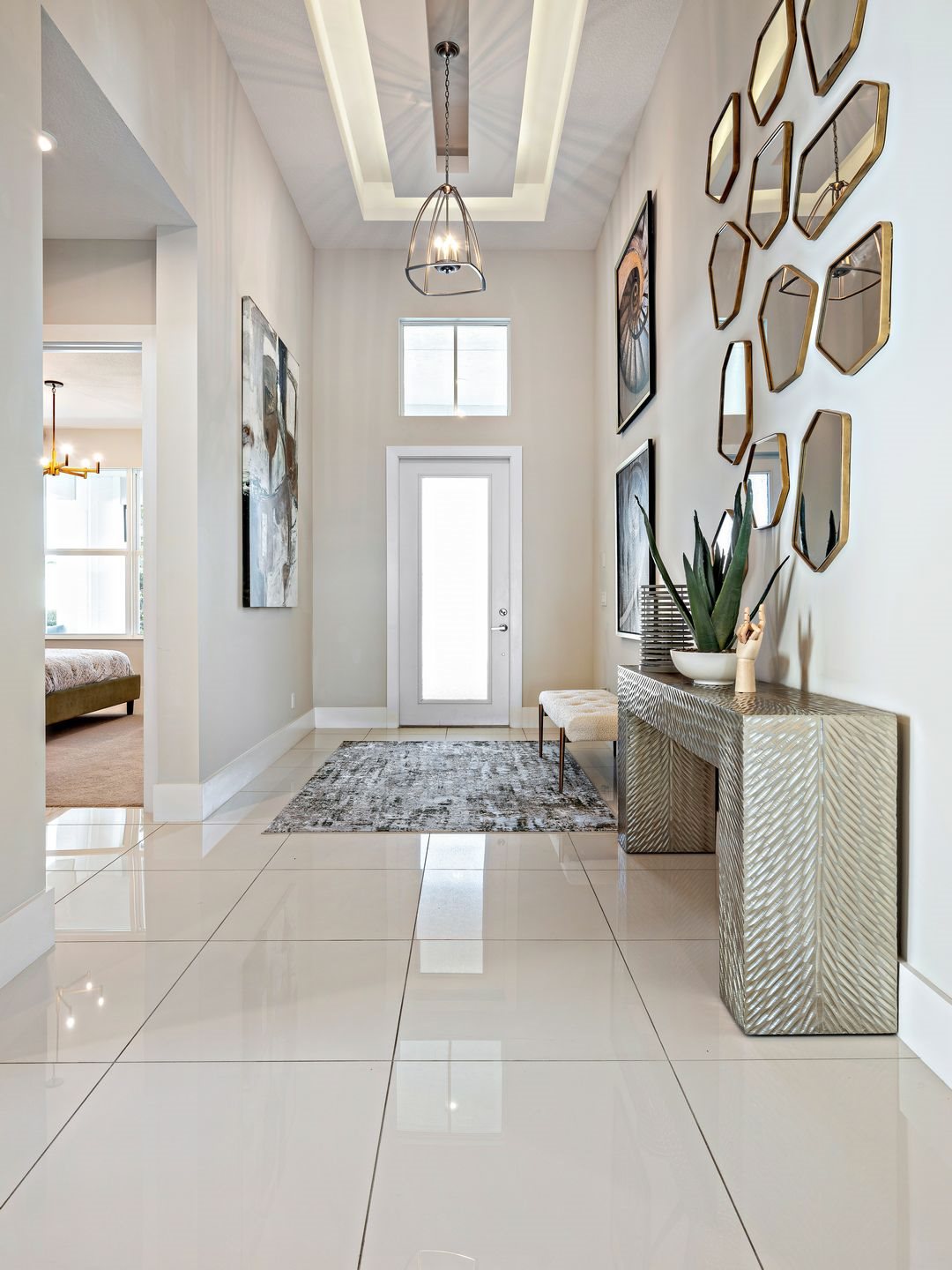 Paige - Foyer