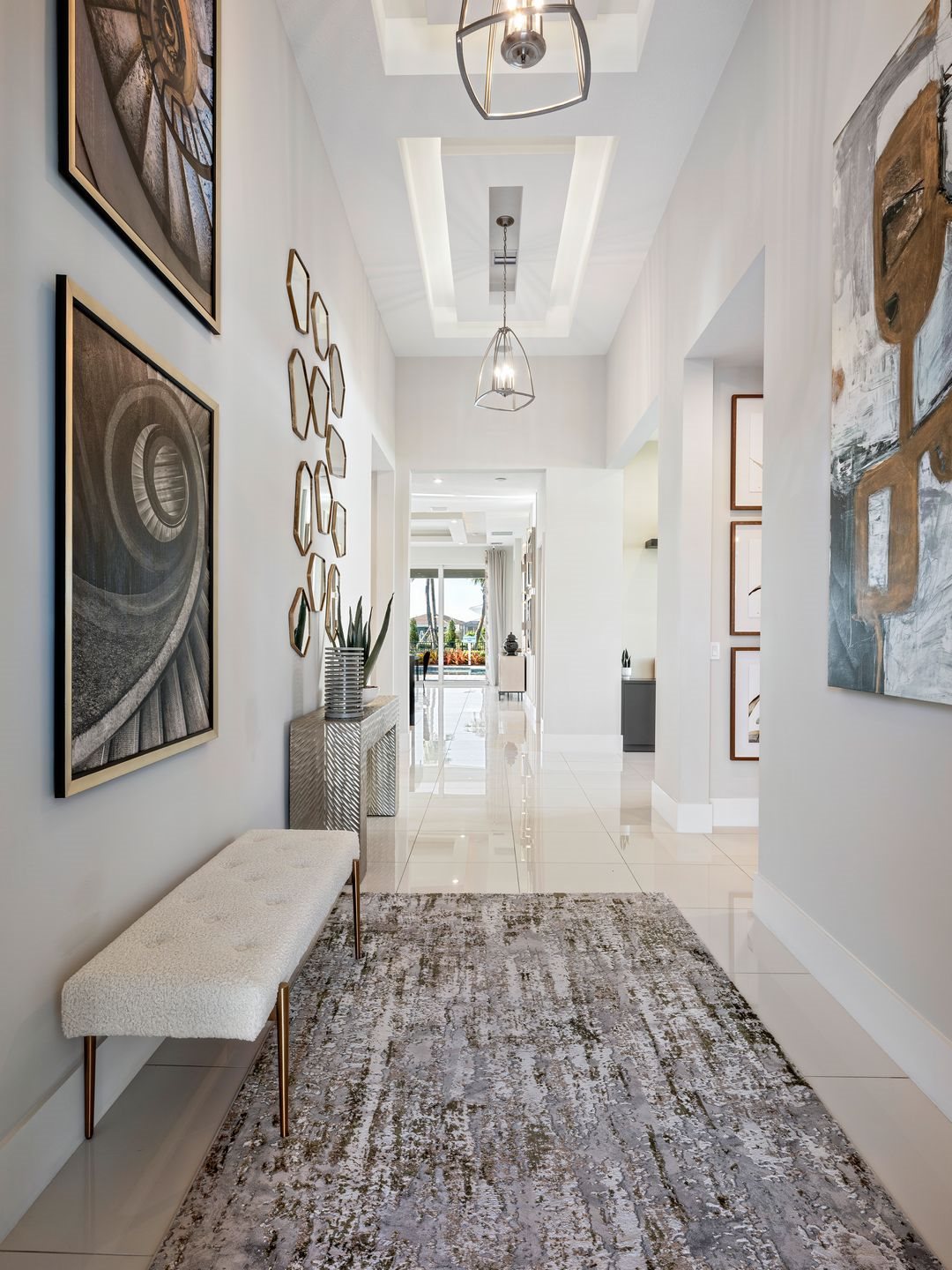 Paige - Foyer 2