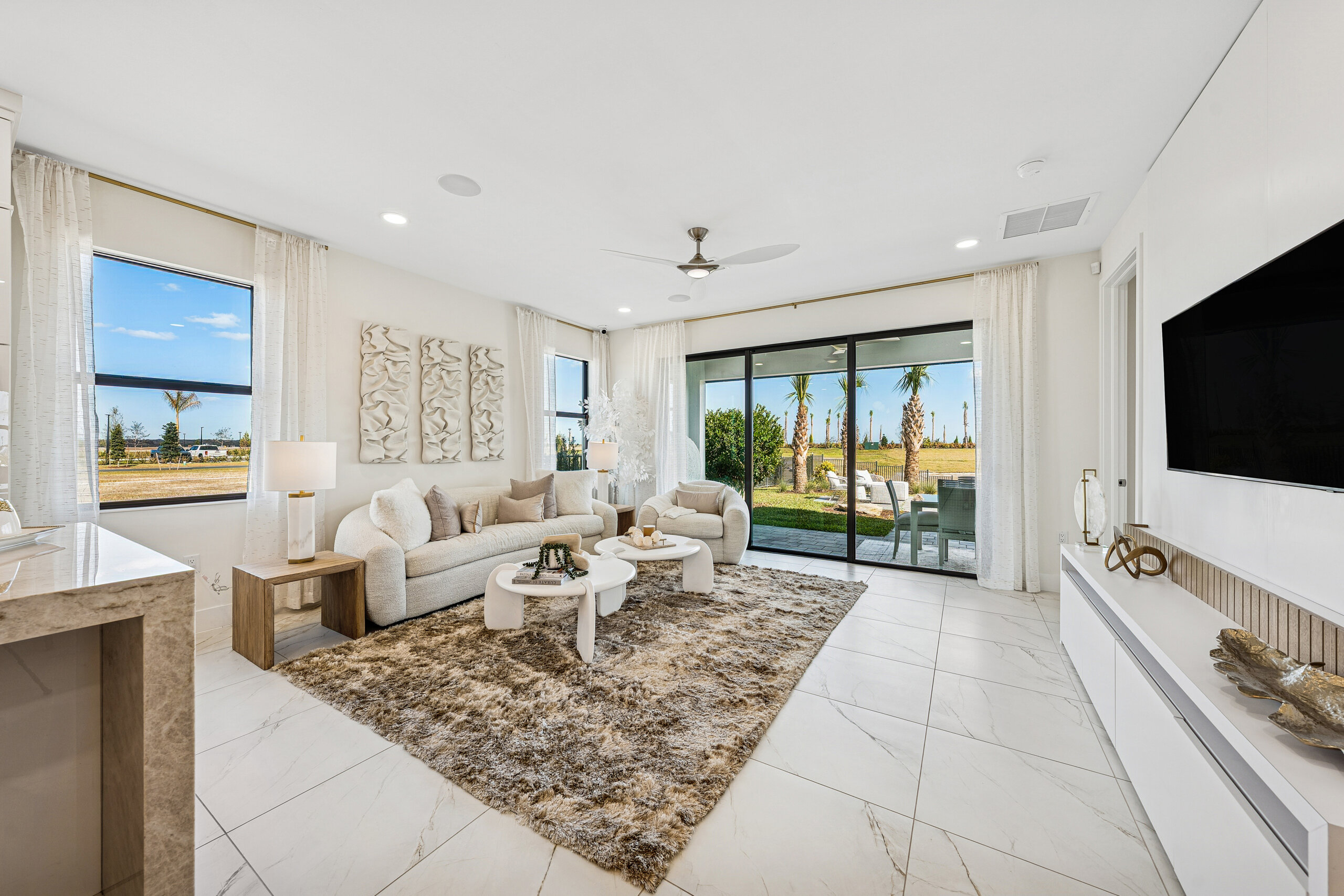 Blanc - Great Room