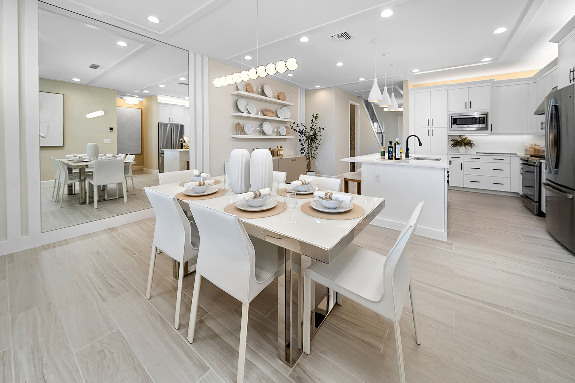 Royal - Dining & Kitchen