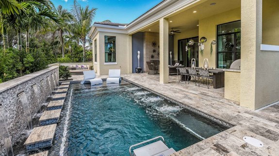 Michelangelo - Pool & Covered Lanai