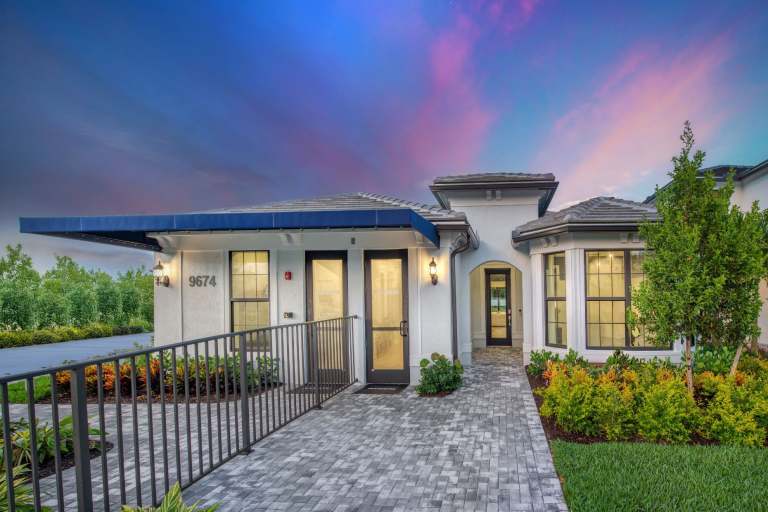 Prestige - Exterior