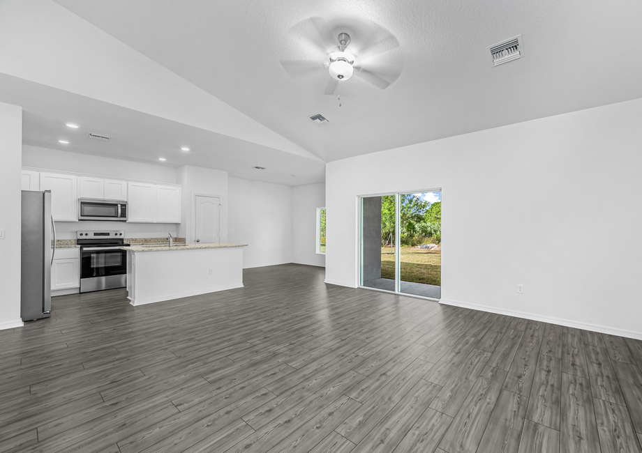Braden - Family Room & Kitchen