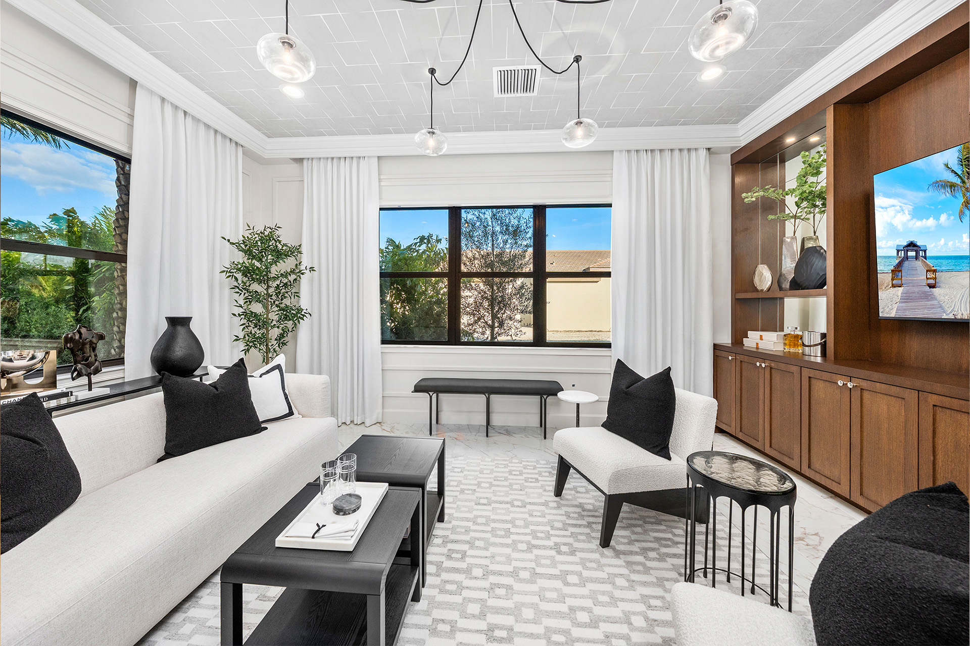 Harper - Club Room