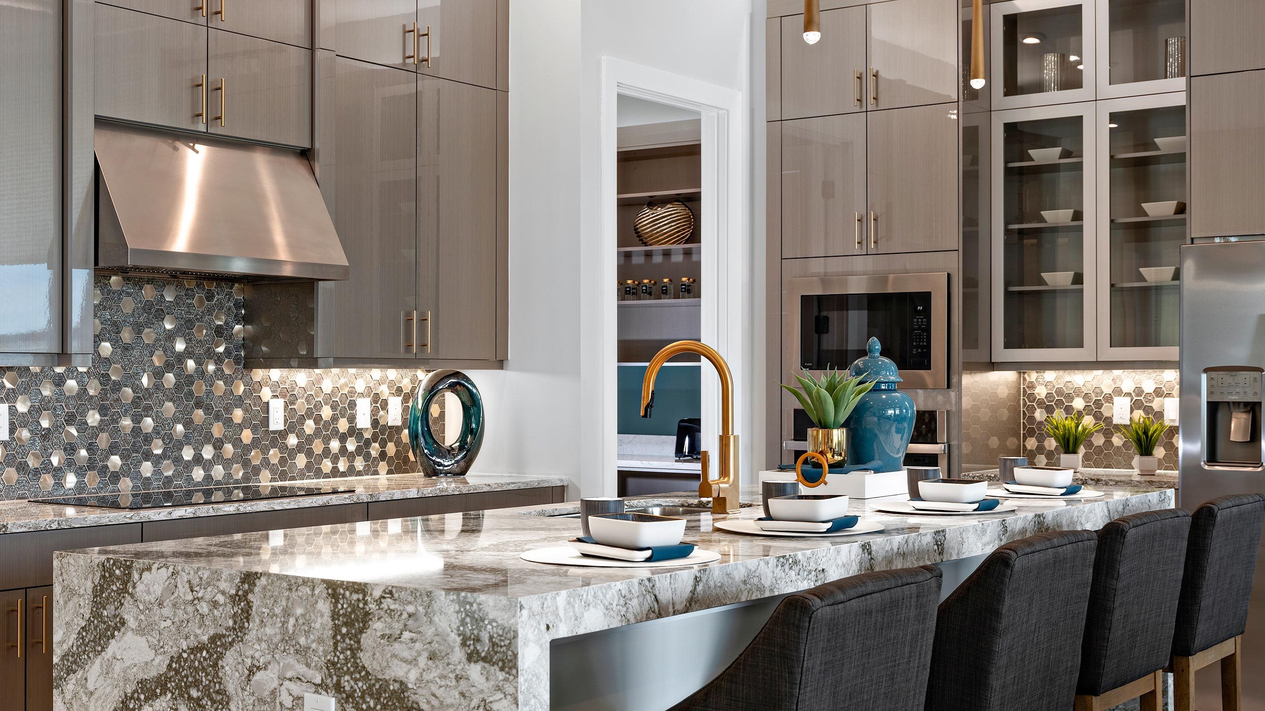 Leslie - Island Kitchen 2